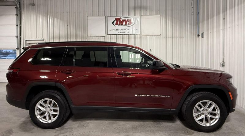 Used 2024 Jeep Grand Cherokee L LaredoImage 2