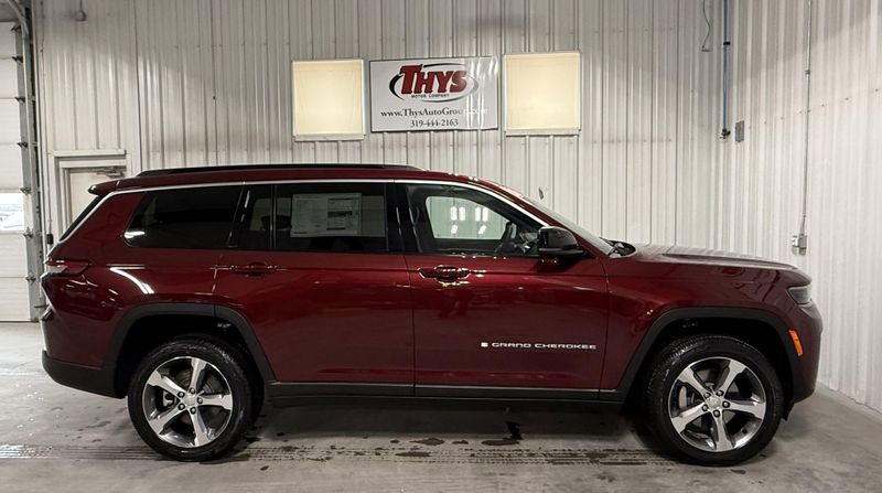 New 2026 Jeep Grand Cherokee L Limited 4x4Image 2