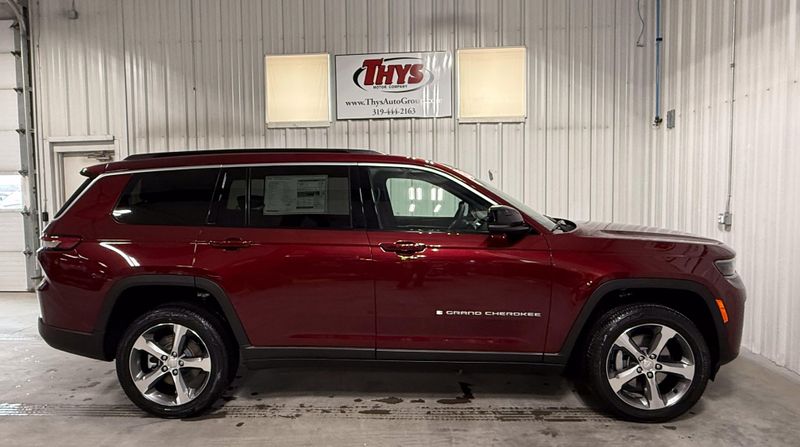 New 2026 Jeep Grand Cherokee L Limited 4x4Image 2