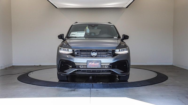 2024 Volkswagen Tiguan 2.0T SE R-Line BlackImage 6