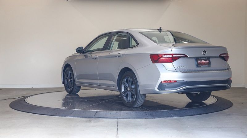 2024 Volkswagen Jetta 1.5T SEImage 2