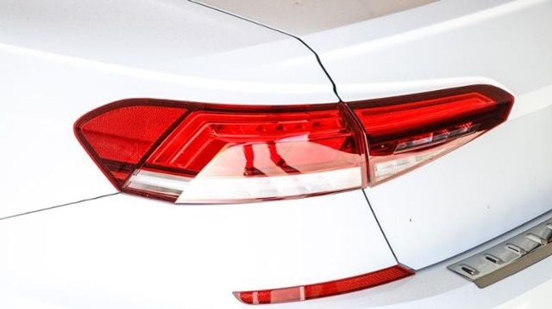 2022 Volkswagen Passat 2.0T SE AutoImage 8