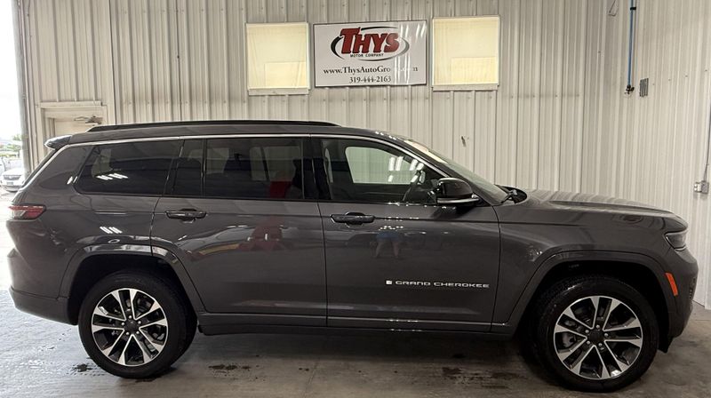 Used 2024 Jeep Grand Cherokee L OverlandImage 2