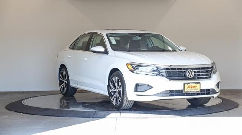 2022 Volkswagen Passat 2.0T SE AutoImage 5