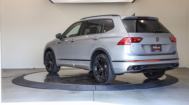 2024 Volkswagen Tiguan 2.0T SE R-Line BlackImage 2