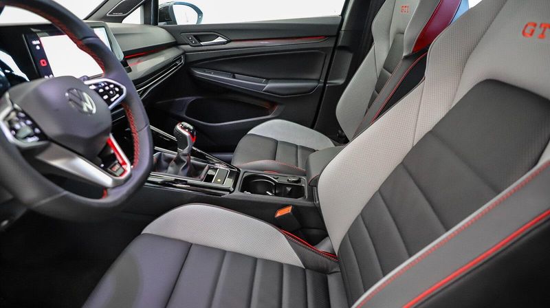 2024 Volkswagen Golf GTI SEImage 18
