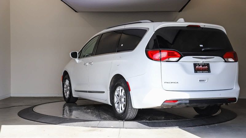 2020 Chrysler Pacifica Touring LImage 2
