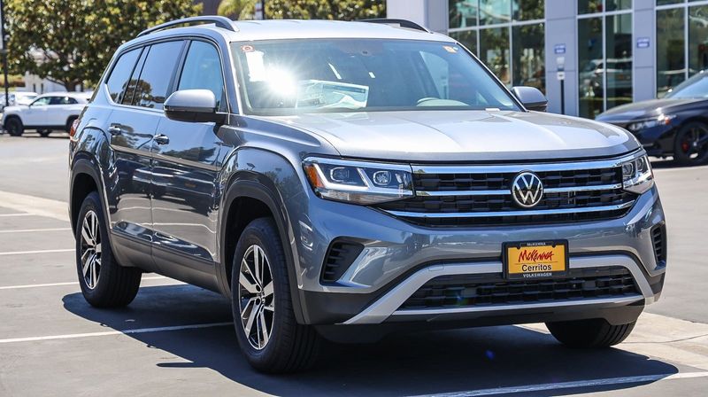 2022 Volkswagen Atlas 2.0T SEImage 3