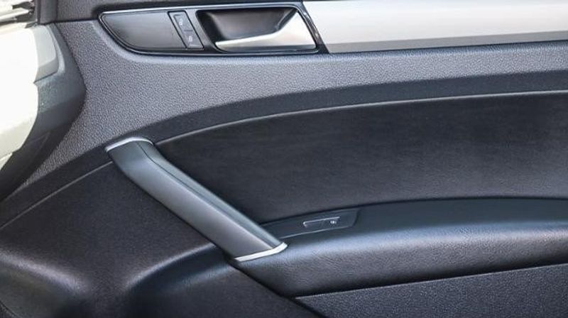 2022 Volkswagen Passat 2.0T SE AutoImage 19