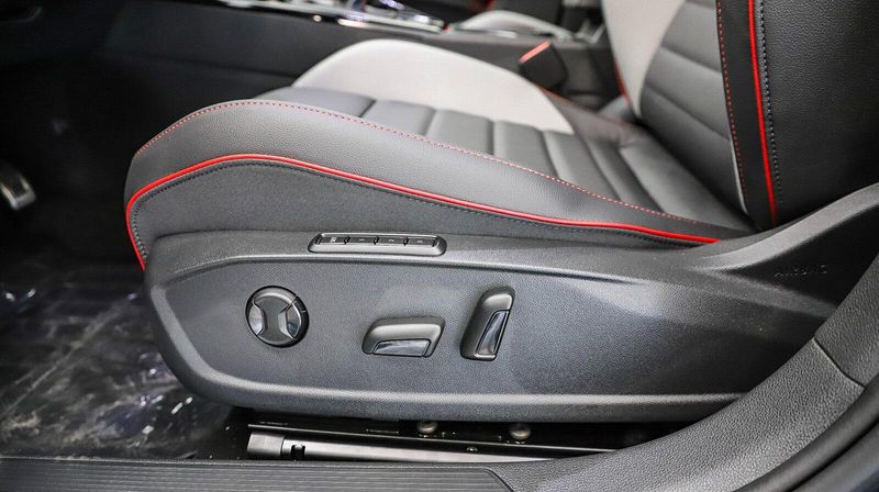 2024 Volkswagen Golf GTI SEImage 23