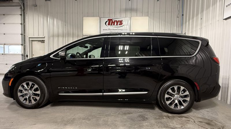 Used 2024 Chrysler Pacifica Hybrid PinnacleImage 13