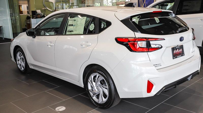 New 2025 Subaru Impreza BaseImage 2