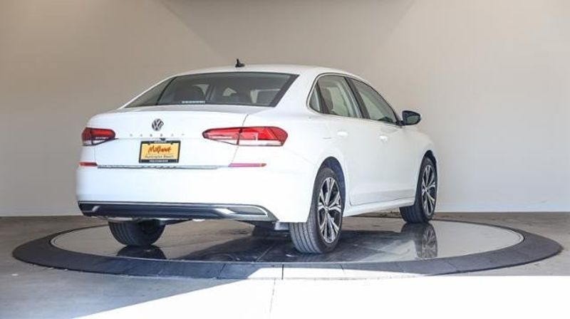 2022 Volkswagen Passat 2.0T SE AutoImage 4