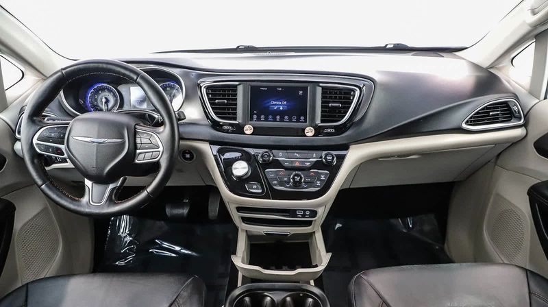 2020 Chrysler Pacifica Touring LImage 11