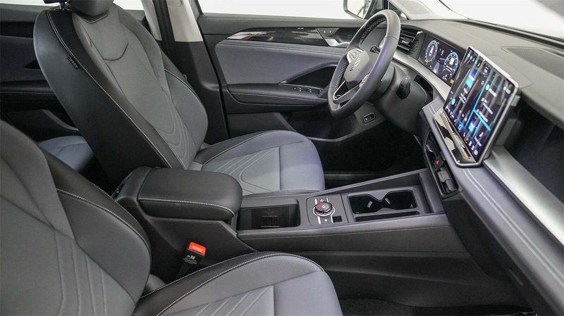 New 2025 Volkswagen Tiguan 2.0T SEImage 17