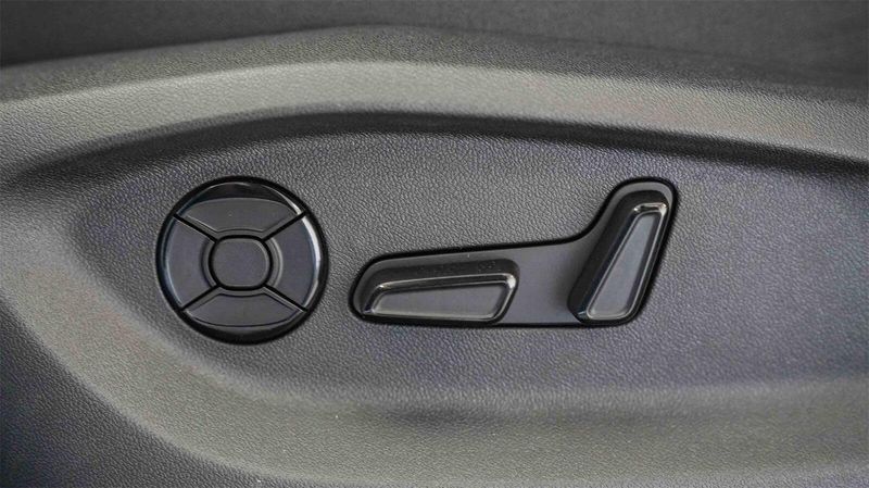 New 2025 Volkswagen Tiguan 2.0T SEImage 22
