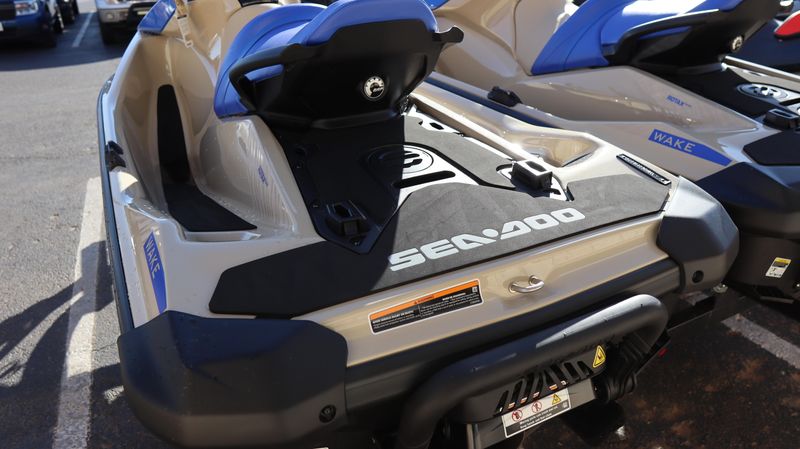 2025 SEADOO WAKE 170 IDF SAND AND DAZZLING BLUE Image 7