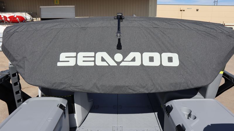 2025 SEADOO SWITCH FISH 21 230HP PAINTED TRAILER WILDERNESS GREEN Image 4