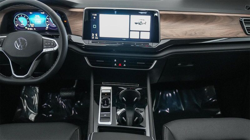 New 2025 Volkswagen Atlas 2.0T SE w/TechnologyImage 14