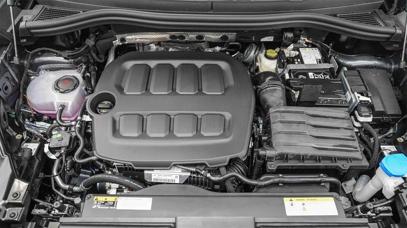 New 2025 Volkswagen Tiguan 2.0T SEImage 11