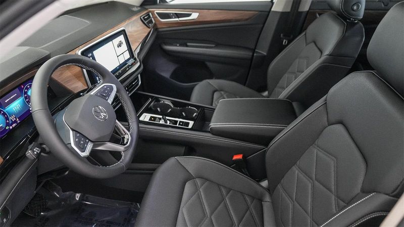 New 2025 Volkswagen Atlas 2.0T SE w/TechnologyImage 19