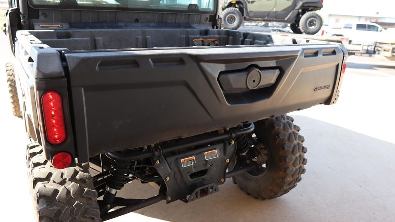 2023 Can-Am SSV DEF MAX TEX CAB 65 HD10 BK 23 Limited HD10 Image 17