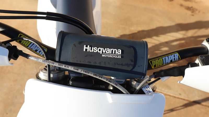 2025 HUSQVARNA TX 300 WHITEImage 13