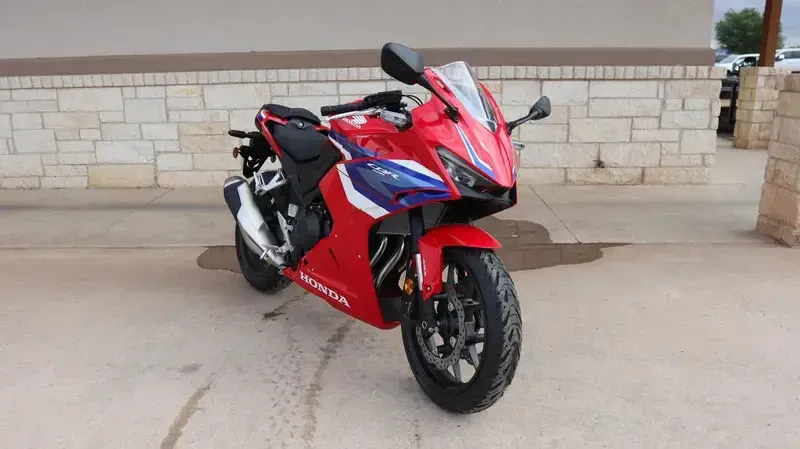 NEW 2025 HONDA CBR500R Image 1