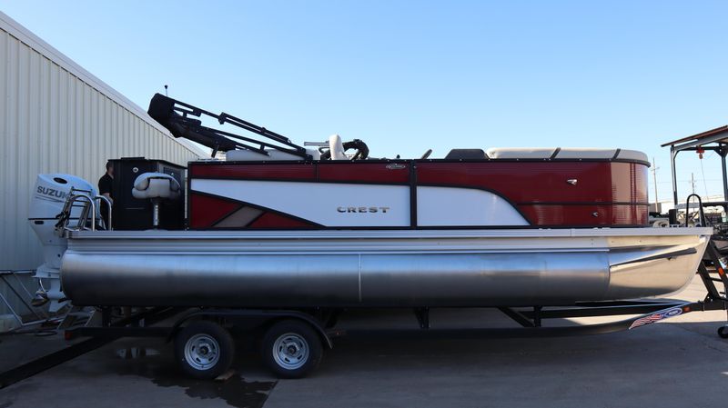 2025 CREST CLASSIC 220 FISH CABERNET WITH WHITE ACCENT Image 1