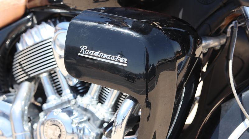 2015 Indian Motorcycle ROADMASTER THUNDER BLACK 49ST Base Image 16
