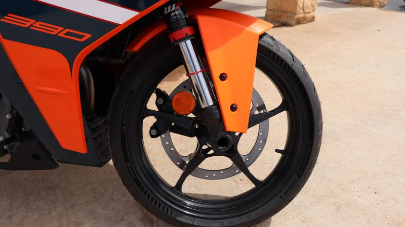 2024 KTM RC 390 Image 7