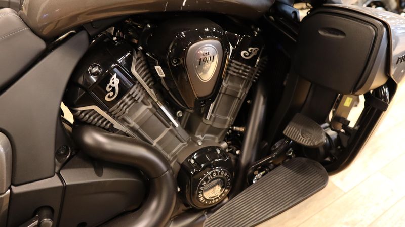 2025 Indian Motorcycle PURSUIT DARK HORSE HEAVY METAL Image 9