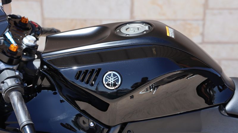 2025 Yamaha YZFR7 MATTE RAVEN BLACK Image 21