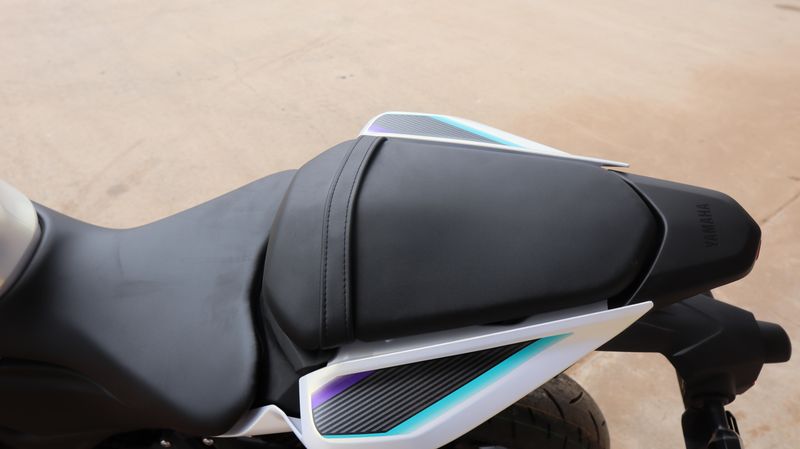 2025 Yamaha YZFR3 ABS LUNAR WHITE AND NEBULA BLUE Image 14
