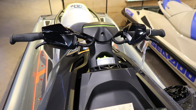 2025 SEADOO RXTX 325 WITH SOUND SYSTEM ICE METAL AND MANTA GREEN Image 4