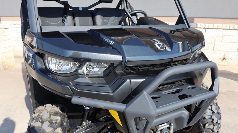 2025 Can-Am DEFENDER XT HD9 STEALTH BLACKImage 4