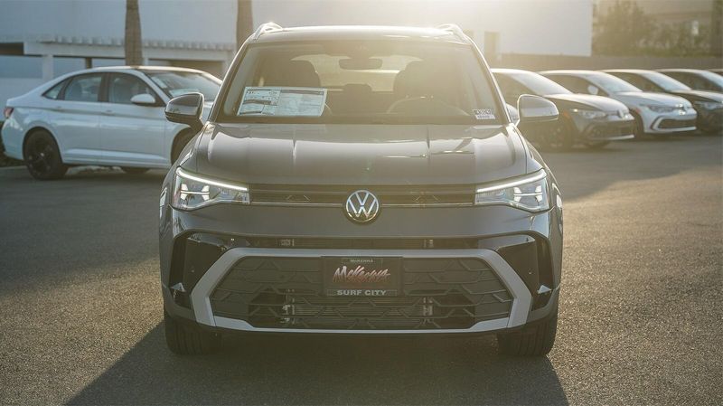 2025 Volkswagen Taos 1.5T SEImage 2