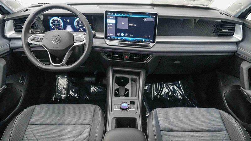 New 2025 Volkswagen Tiguan 2.0T SEImage 13