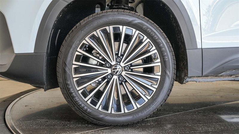 New 2025 Volkswagen Taos 1.5T SEImage 10