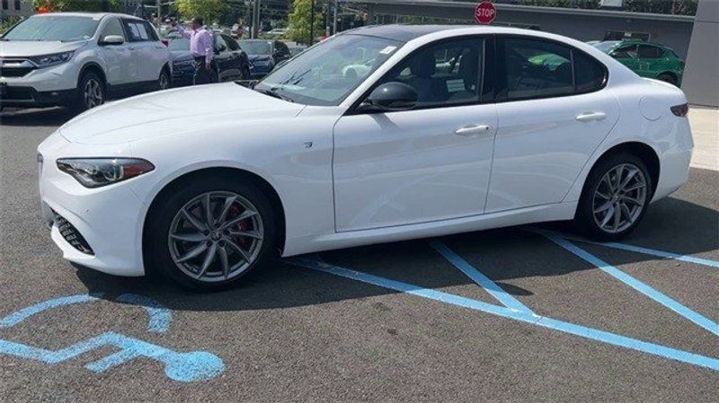 2024 Alfa Romeo Giulia Ti AwdImage 6