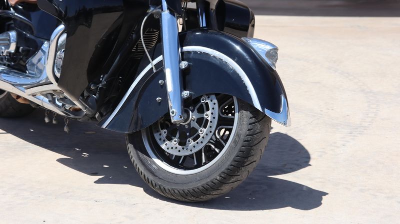 2015 Indian Motorcycle ROADMASTER THUNDER BLACK 49ST Base Image 15