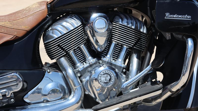 2015 Indian Motorcycle ROADMASTER THUNDER BLACK 49ST Base Image 17