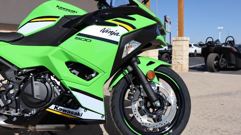 2025 Kawasaki NINJA 500 KRT EDITION LIME GREEN AND EBONY AND PEARL BLIZZARD WHITEImage 8