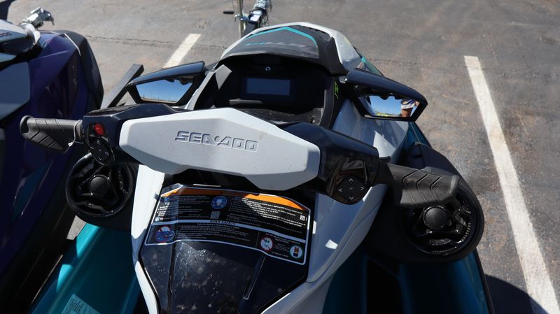 2025 SEADOO GTI SE 170 WITH SOUND SYSTEM IDF TEAL BLUE AND MANTA GREEN Image 15