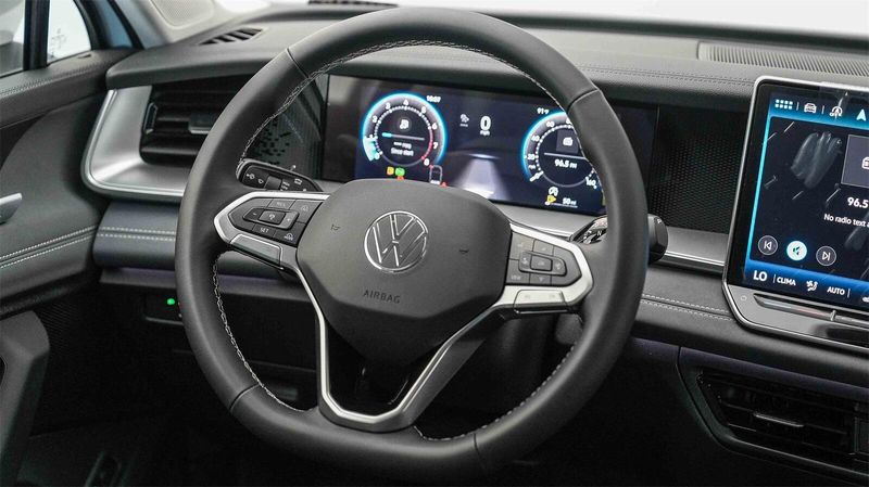 New 2025 Volkswagen Tiguan 2.0T SEImage 16