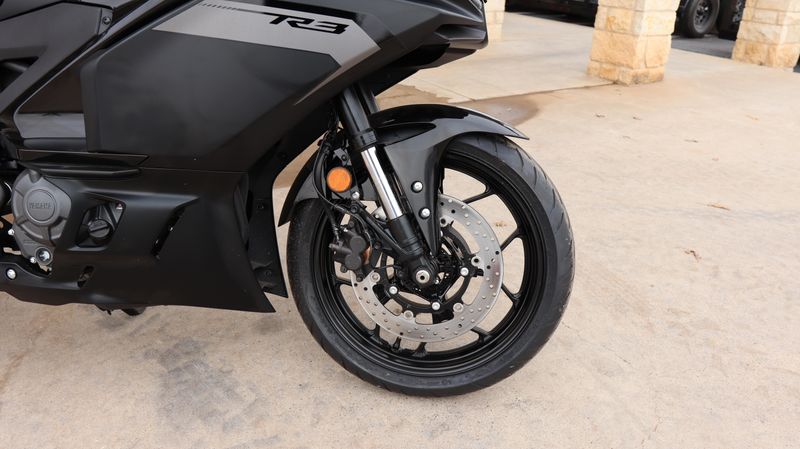 2025 Yamaha YZFR3 ABS MATTE STEALTH BLACKImage 14