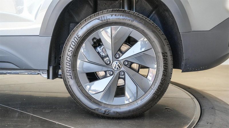 New 2025 Volkswagen Taos 1.5T SImage 9
