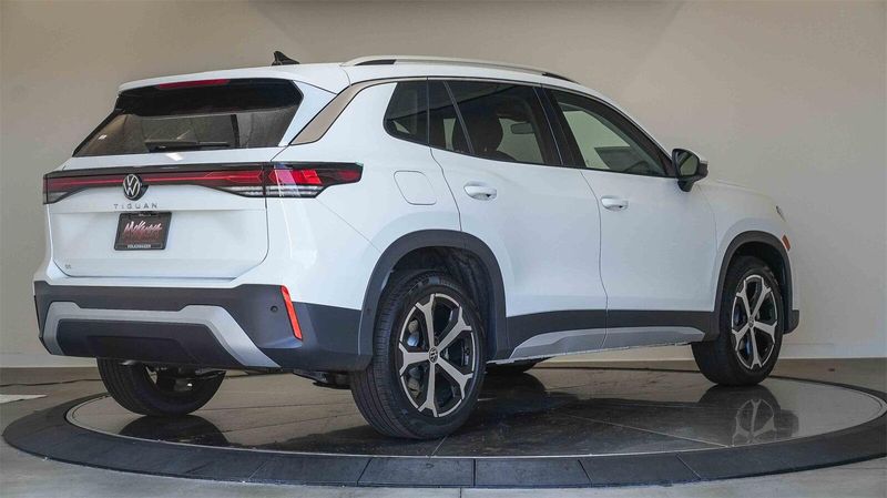 New 2025 Volkswagen Tiguan 2.0T SEImage 4