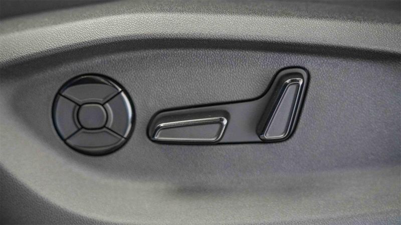 New 2025 Volkswagen Tiguan 2.0T SEImage 22