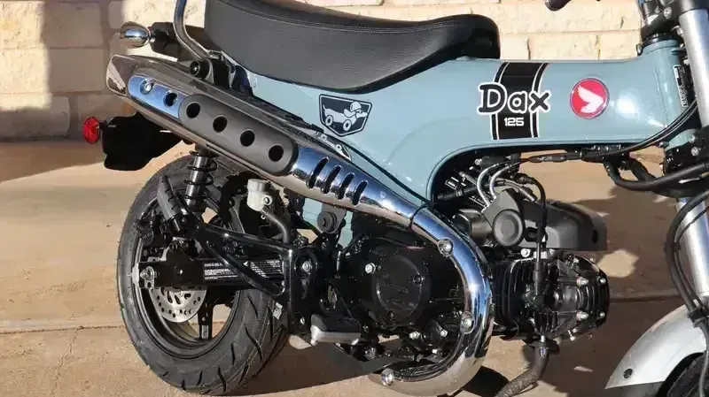 2025 Honda DAX 125 PEARL GRAY Image 2